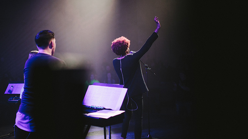 5 Ways Serving Another Worship Team Makes You A Better Worship Leader